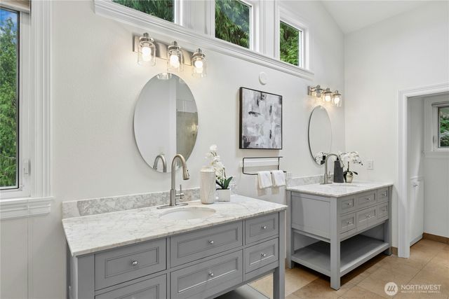 13130 Holmes Point Drive NE, Kirkland, WA 98034
