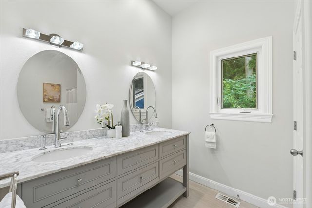 13130 Holmes Point Drive NE, Kirkland, WA 98034