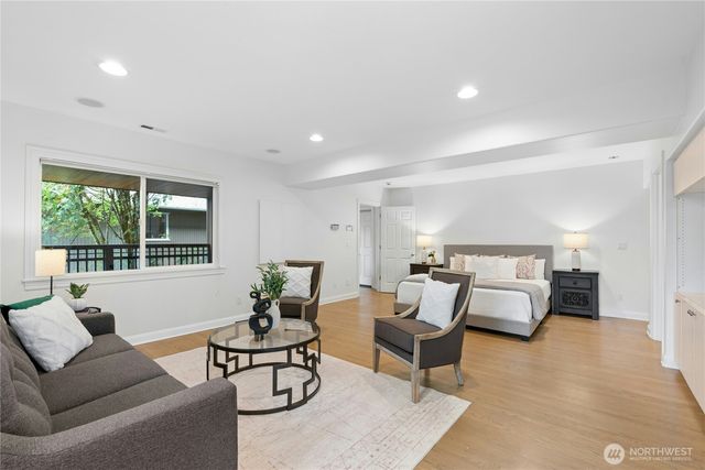 13130 Holmes Point Drive NE, Kirkland, WA 98034