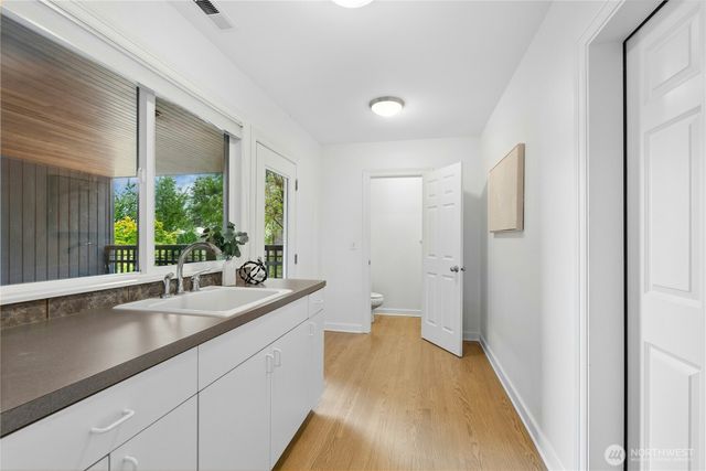 13130 Holmes Point Drive NE, Kirkland, WA 98034