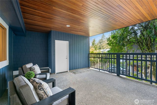 13130 Holmes Point Drive NE, Kirkland, WA 98034