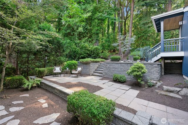 13130 Holmes Point Drive NE, Kirkland, WA 98034
