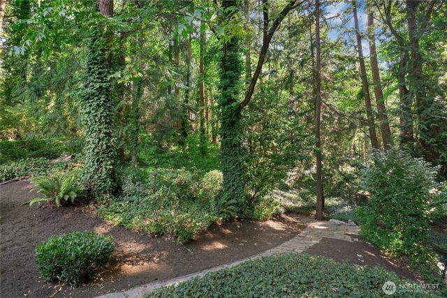 13130 Holmes Point Drive NE, Kirkland, WA 98034