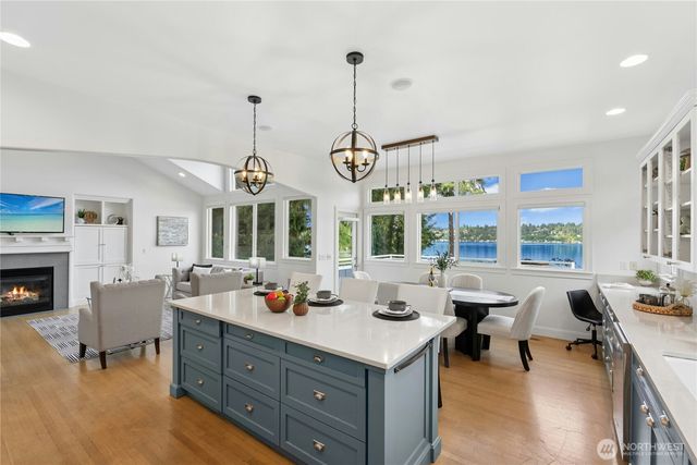13130 Holmes Point Drive NE, Kirkland, WA 98034