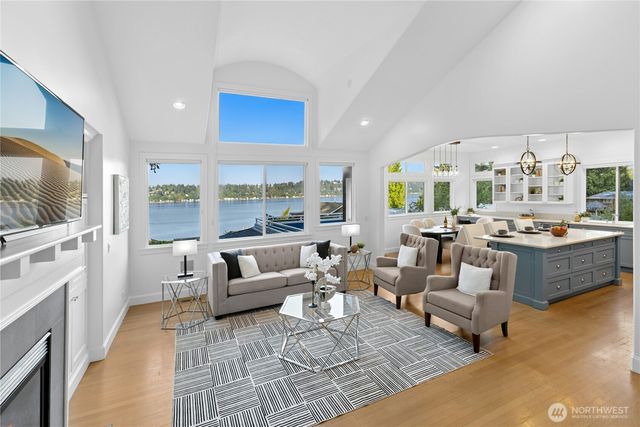 13130 Holmes Point Drive NE, Kirkland, WA 98034