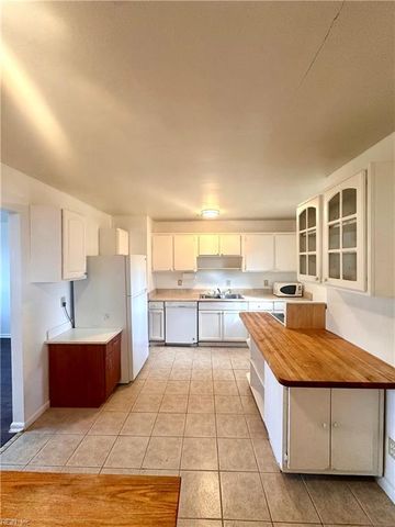 3513 S Plaza TRL, Virginia Beach, VA 23452