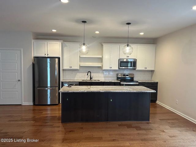 3022 Taylor Cove Dr, Louisville, KY 40220