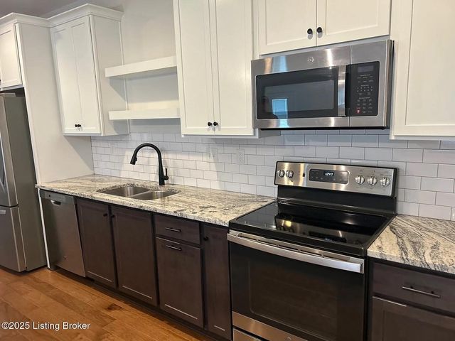 3022 Taylor Cove Dr, Louisville, KY 40220