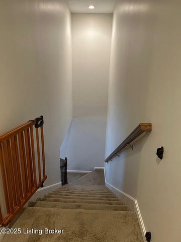 3022 Taylor Cove Dr, Louisville, KY 40220