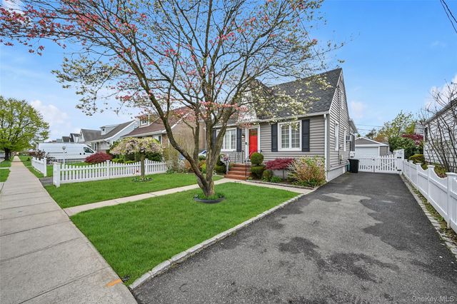 77 Landau Avenue, Elmont, NY 11003