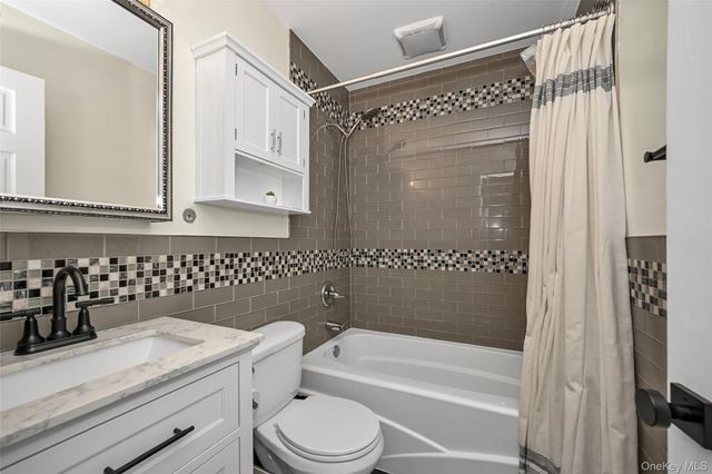 77 Landau Avenue, Elmont, NY 11003