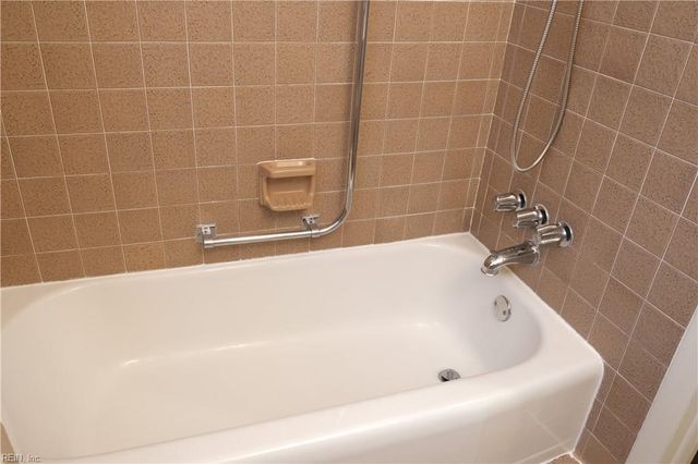 57 Peters LN, Newport News, VA 23606