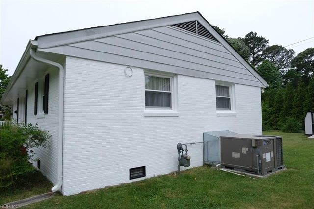57 Peters LN, Newport News, VA 23606