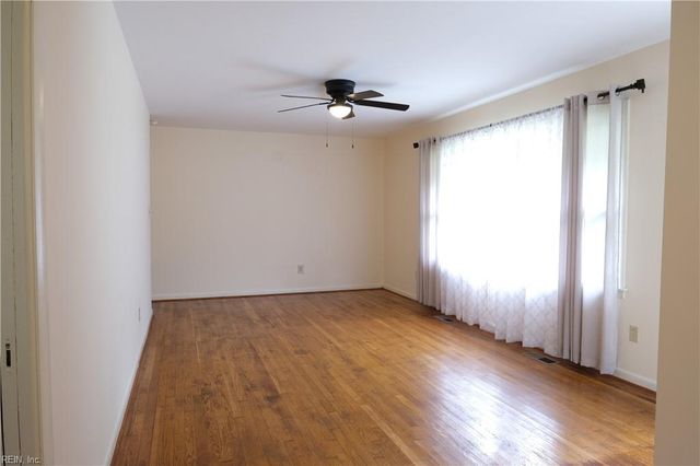 57 Peters LN, Newport News, VA 23606