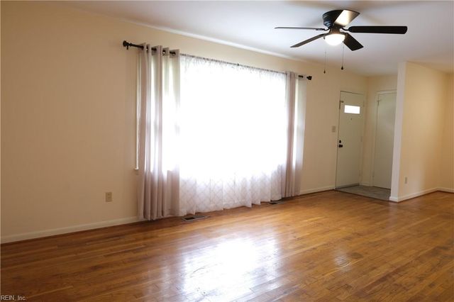 57 Peters LN, Newport News, VA 23606