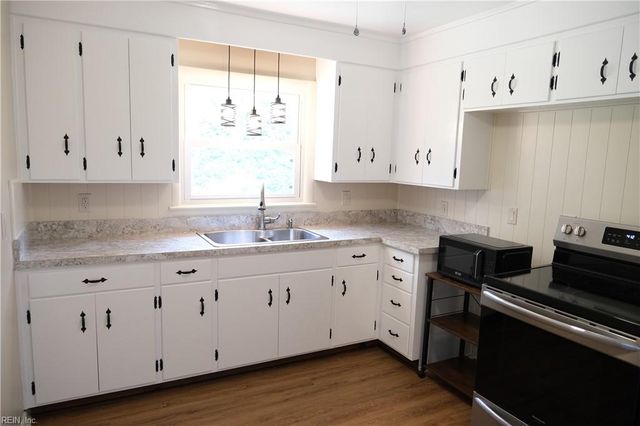 57 Peters LN, Newport News, VA 23606
