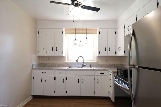 57 Peters LN, Newport News, VA 23606