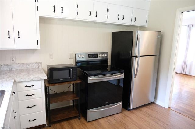 57 Peters LN, Newport News, VA 23606