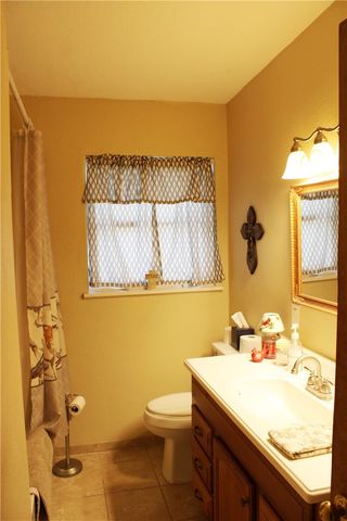 717 Santa Barbara Dr, Kingsville, TX 78363