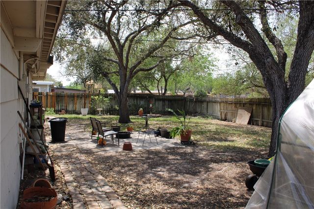 717 Santa Barbara Dr, Kingsville, TX 78363