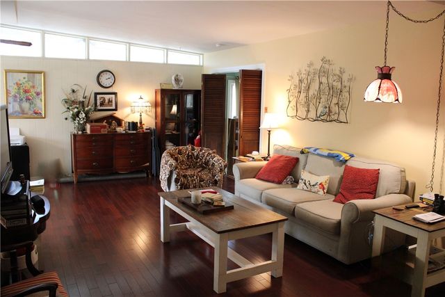 717 Santa Barbara Dr, Kingsville, TX 78363