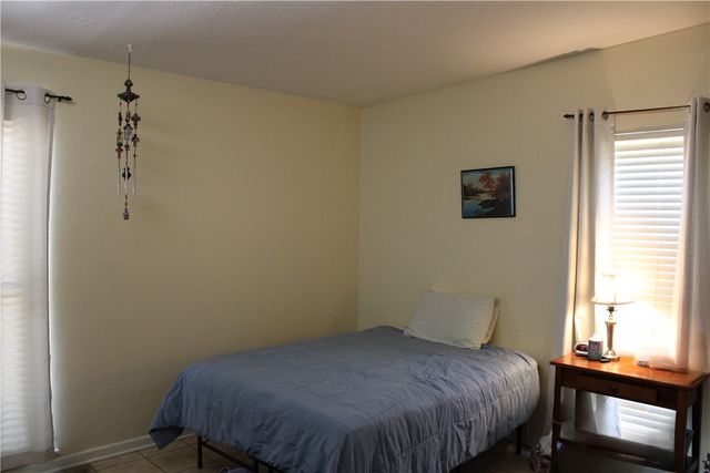 717 Santa Barbara Dr, Kingsville, TX 78363