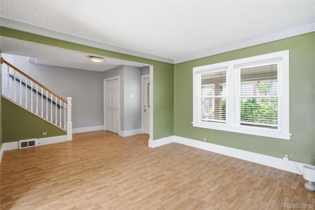 536 E Maplehurst Street, Ferndale, MI 48220