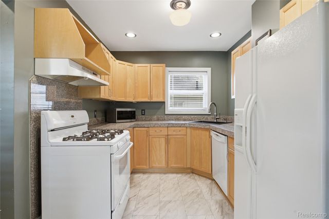 536 E Maplehurst Street, Ferndale, MI 48220