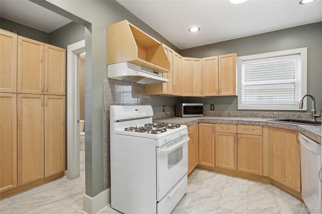 536 E Maplehurst Street, Ferndale, MI 48220