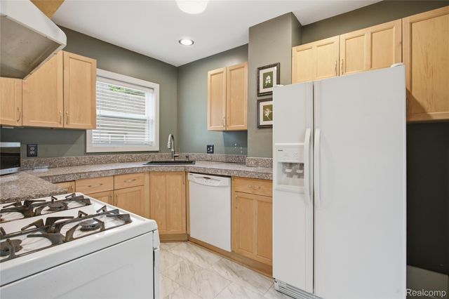 536 E Maplehurst Street, Ferndale, MI 48220