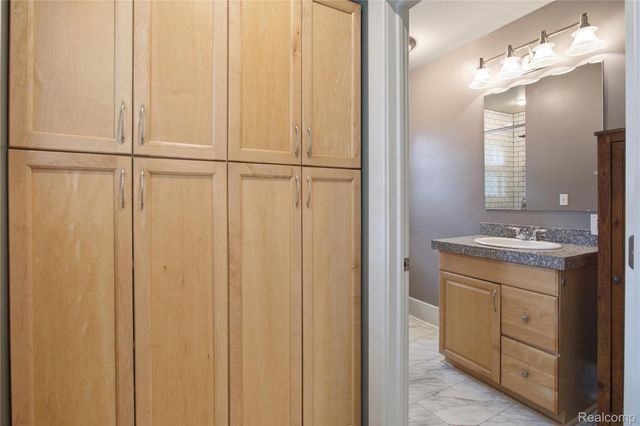 536 E Maplehurst Street, Ferndale, MI 48220