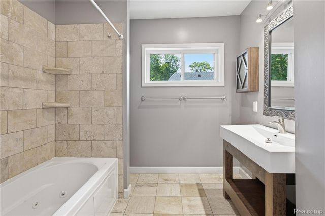 536 E Maplehurst Street, Ferndale, MI 48220