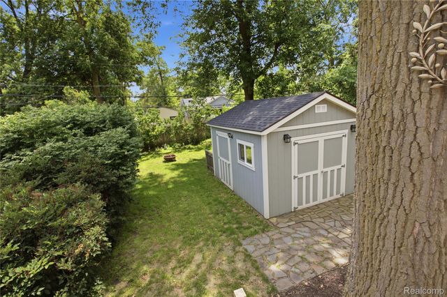 536 E Maplehurst Street, Ferndale, MI 48220