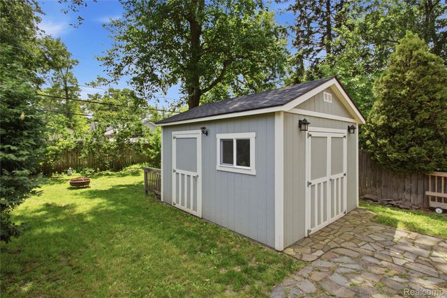 536 E Maplehurst Street, Ferndale, MI 48220