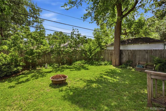536 E Maplehurst Street, Ferndale, MI 48220