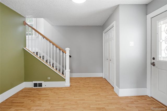 536 E Maplehurst Street, Ferndale, MI 48220