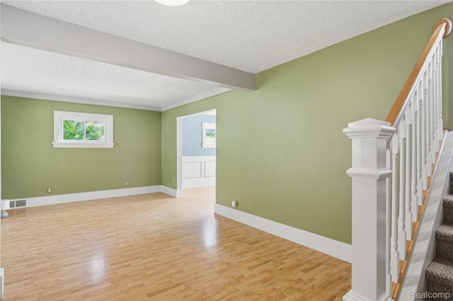 536 E Maplehurst Street, Ferndale, MI 48220