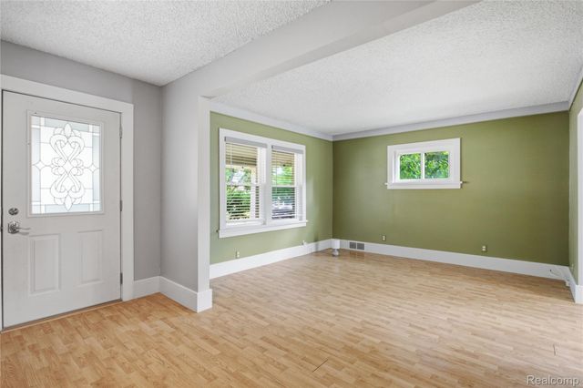 536 E Maplehurst Street, Ferndale, MI 48220