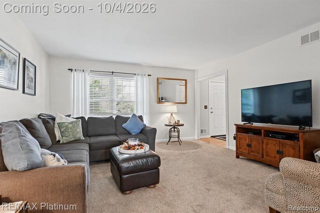 2351 Hickory Circle Drive, Howell, MI 48855