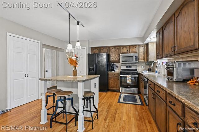 2351 Hickory Circle Drive, Howell, MI 48855