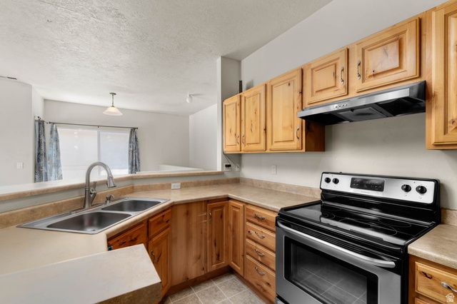8476 S IVY LN, West Jordan, UT 84081