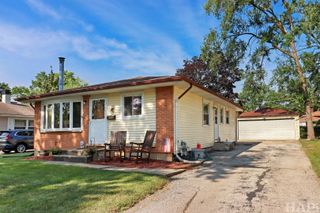 226 N California Avenue, Mundelein, IL 60060