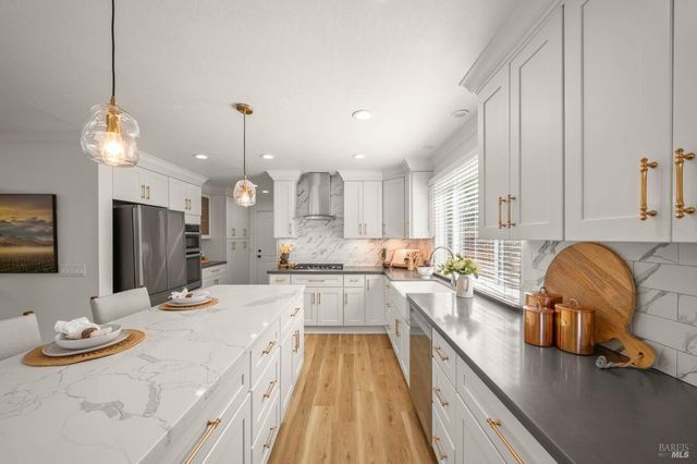 215 Wykoff Dr, Vacaville, CA 95688