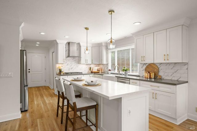 215 Wykoff Dr, Vacaville, CA 95688