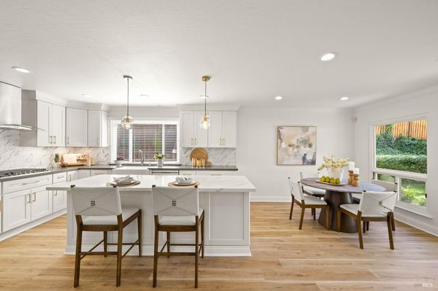 215 Wykoff Dr, Vacaville, CA 95688