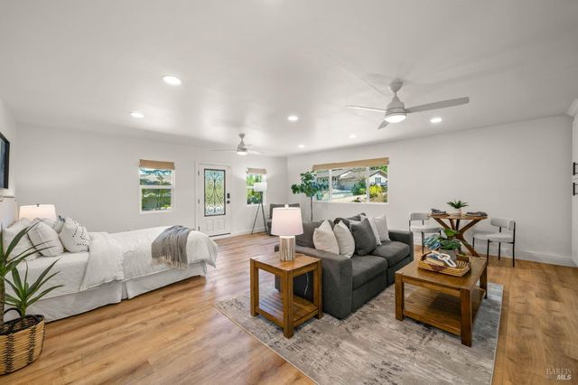 215 Wykoff Dr, Vacaville, CA 95688