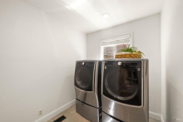 215 Wykoff Dr, Vacaville, CA 95688