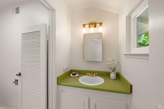 215 Wykoff Dr, Vacaville, CA 95688