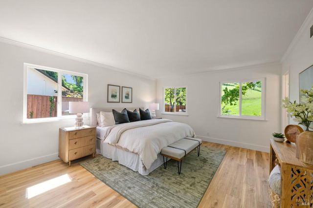 215 Wykoff Dr, Vacaville, CA 95688