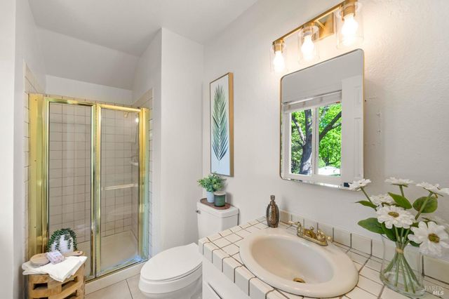 215 Wykoff Dr, Vacaville, CA 95688